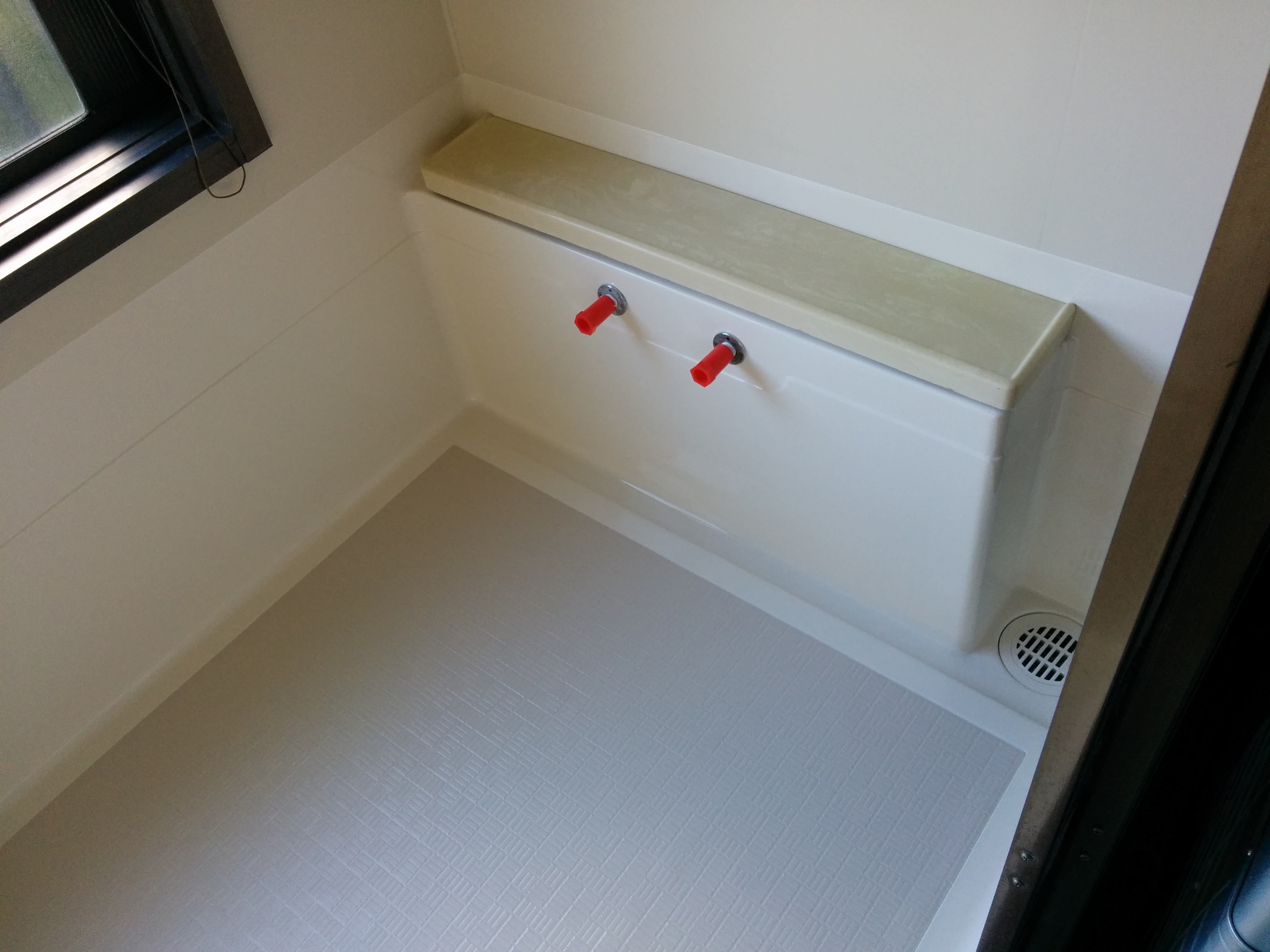 浴槽塗装&床シート施工！ 浴室、浴槽、ユニットバス～再生塗装、浴室リフォームの『洸蛙』